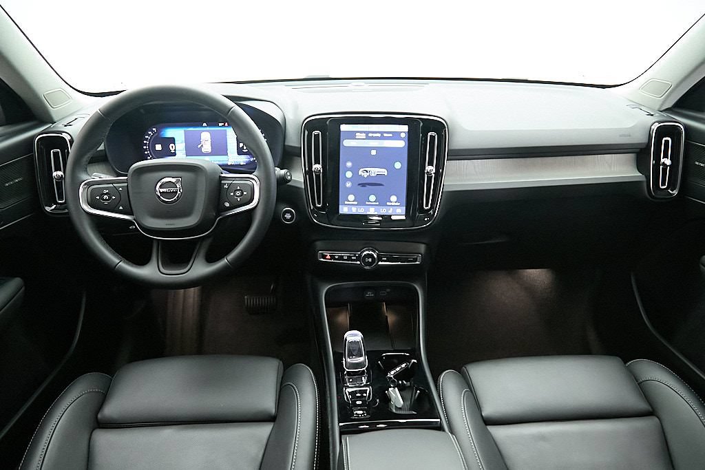 Certified 2025 Volvo XC40 B5 Ultra AWD/4WD image 25