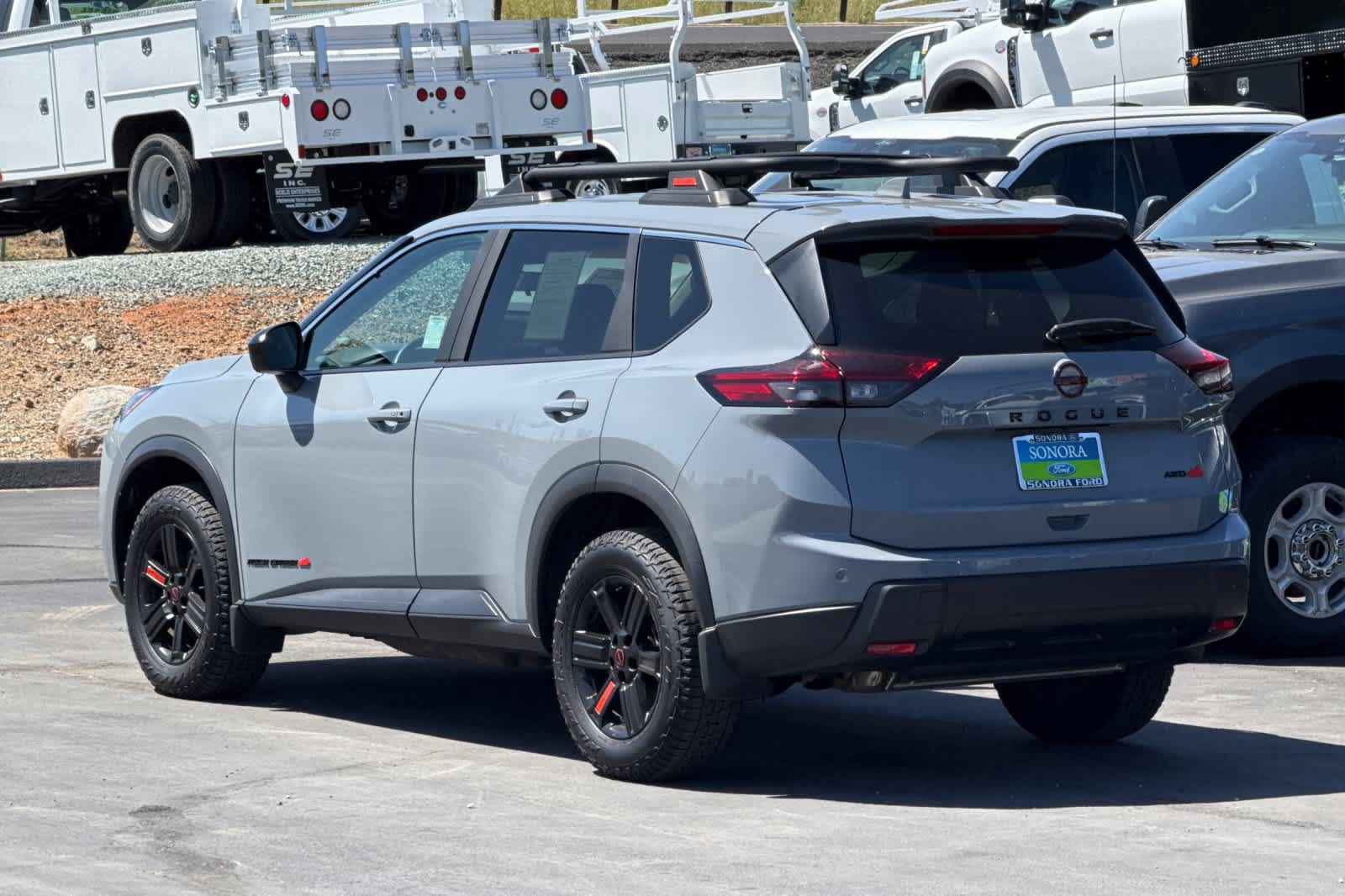 Used 2025 Nissan Rogue SV AWD/4WD image 6