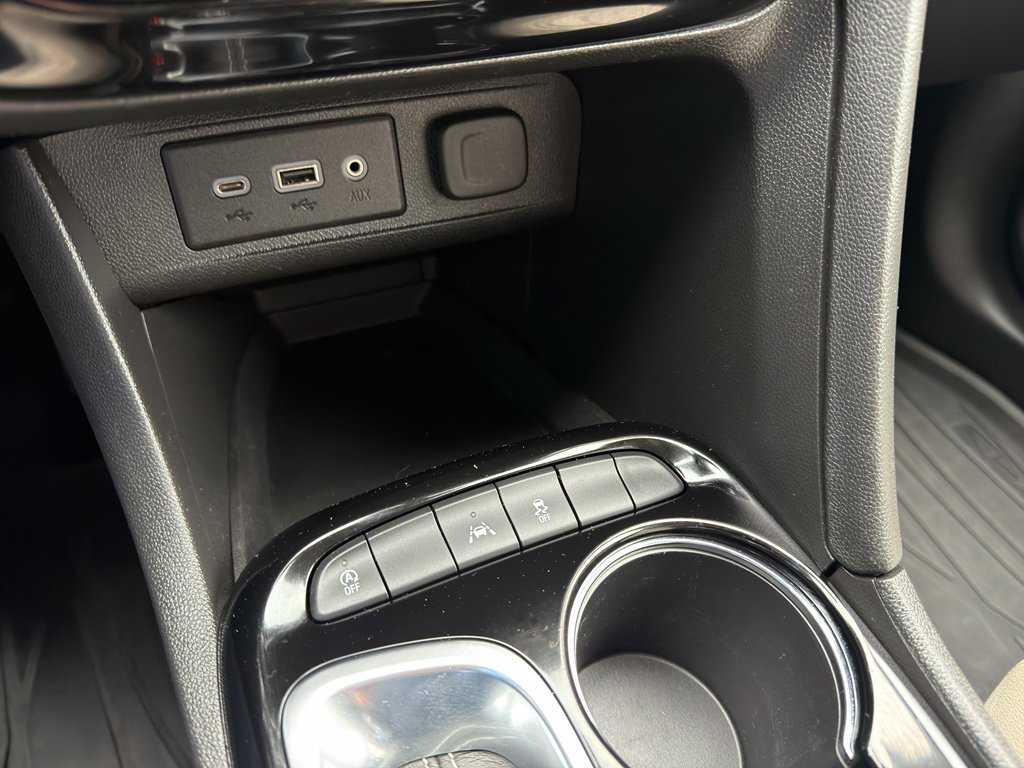 Used 2022 Buick Encore GX Preferred w/ Cold Weather Comfort Package image 19