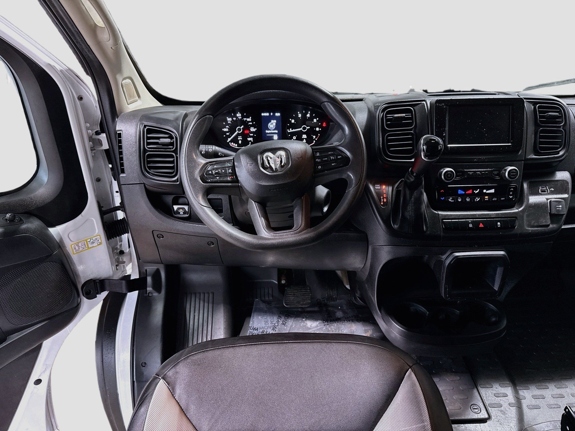 Used 2025 RAM ProMaster 2500 w/ Convenience Group FWD image 17