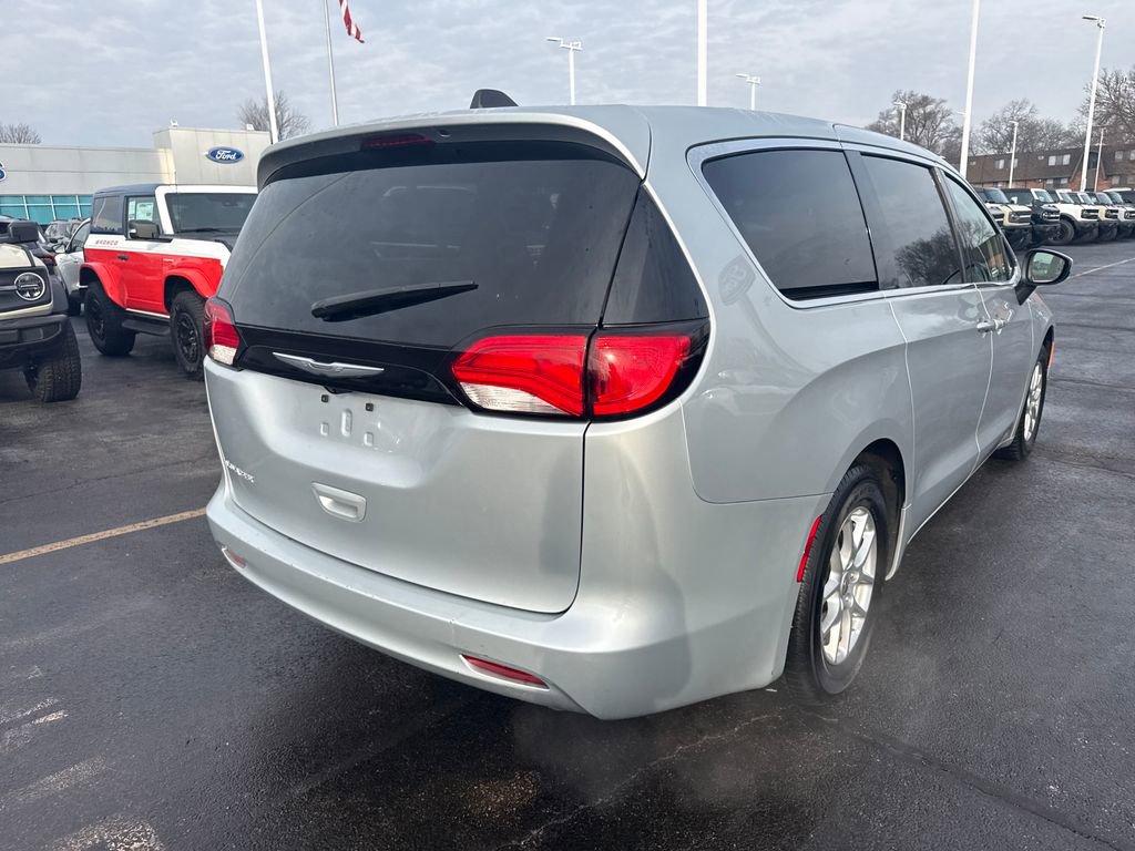 Used 2023 Chrysler Voyager LX FWD image 7