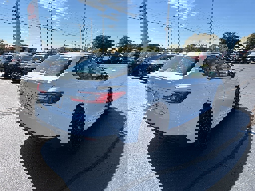 Used 2025 Toyota Camry SE image 17