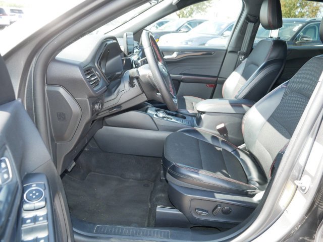 Used 2025 Ford Escape ST-Line Select AWD/4WD image 13