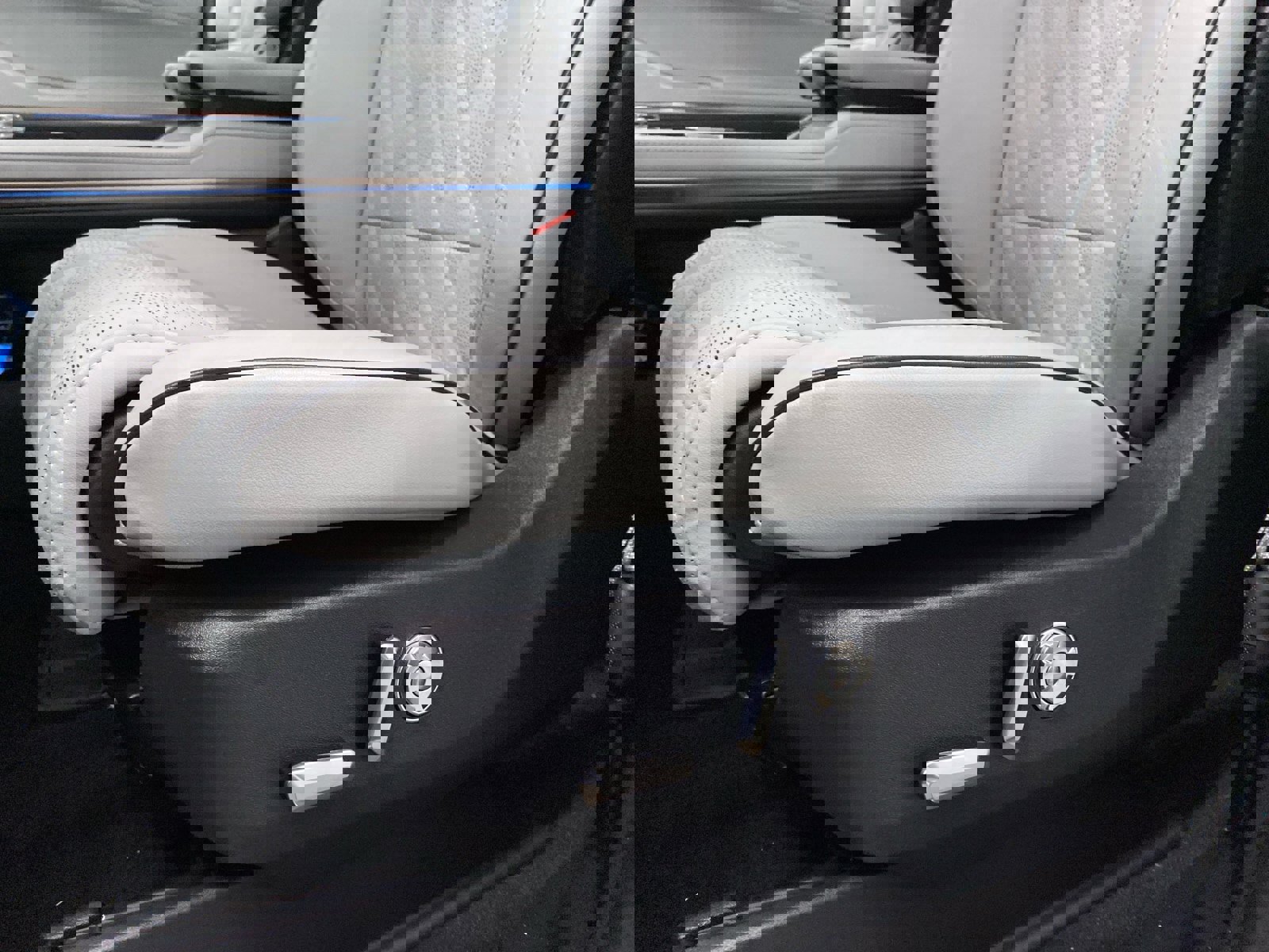 New 2026 Lincoln Navigator L Black Label image 22