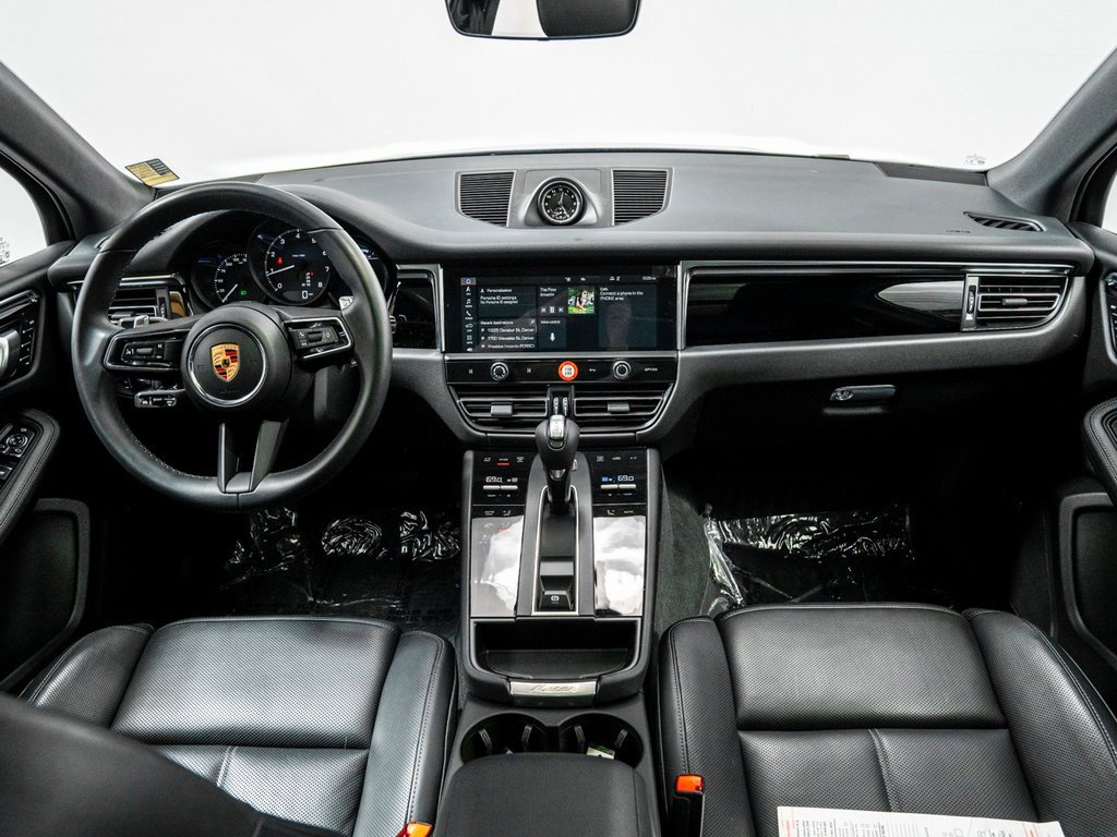 Used 2025 Porsche Macan image 21
