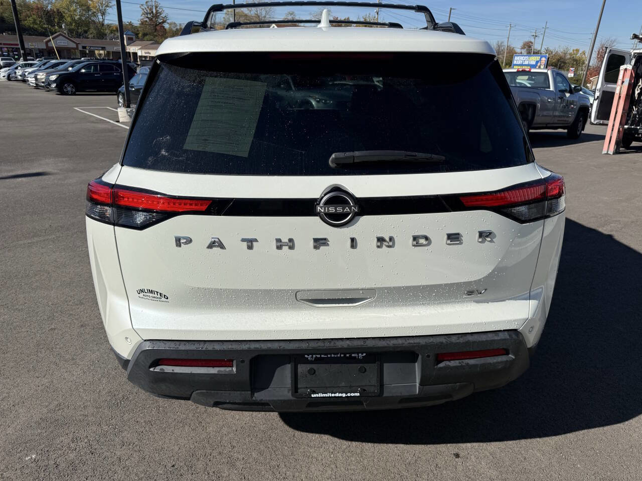 Used 2022 Nissan Pathfinder SV image 10