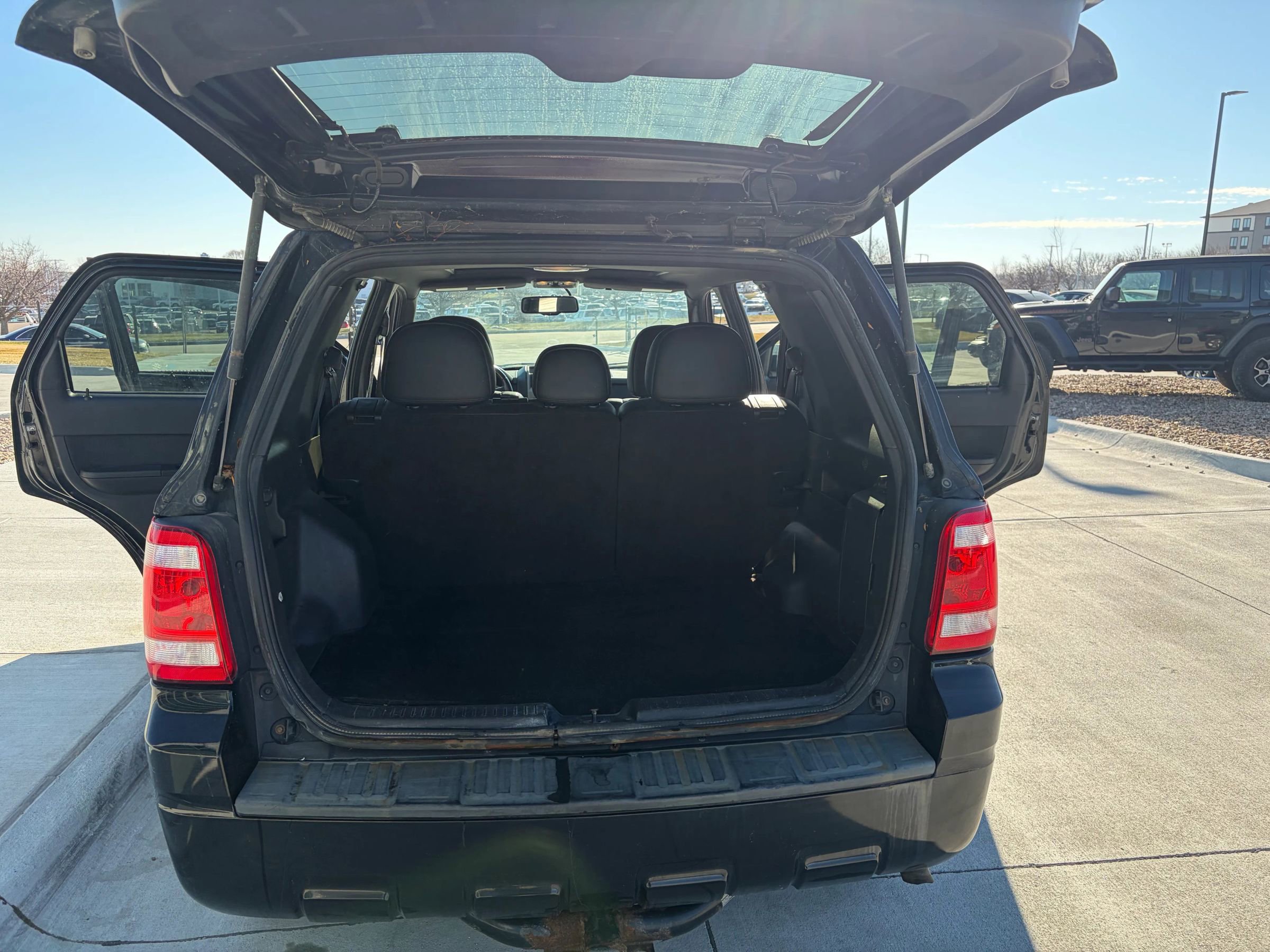 Used 2010 Ford Escape XLT AWD/4WD image 11