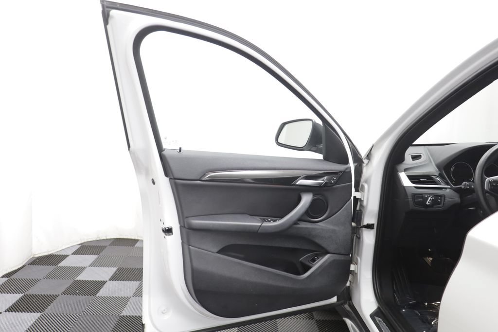Used 2021 BMW X1 xDrive28i w/ Convenience Package AWD/4WD image 4