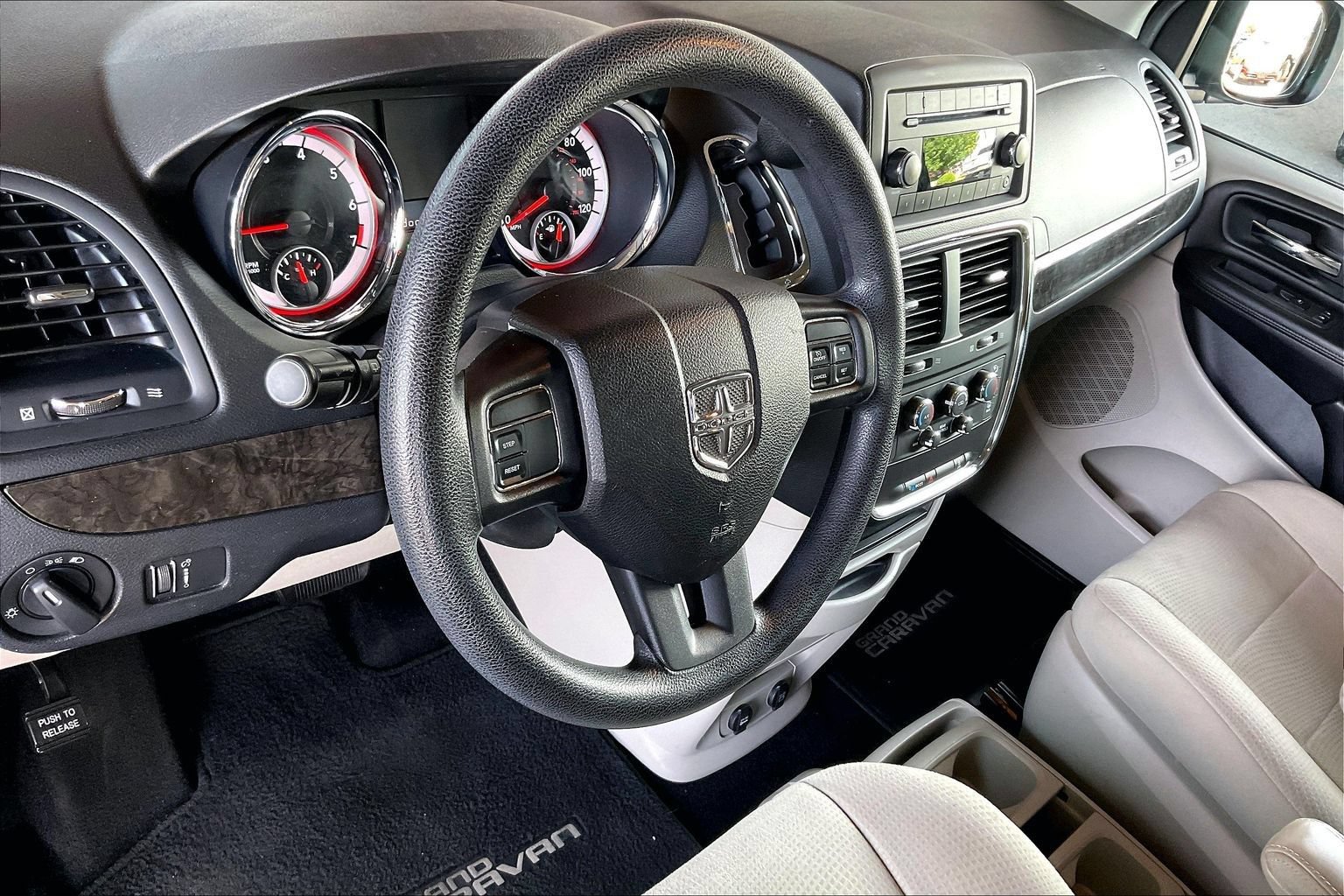 Used 2011 Dodge Grand Caravan Express FWD image 14