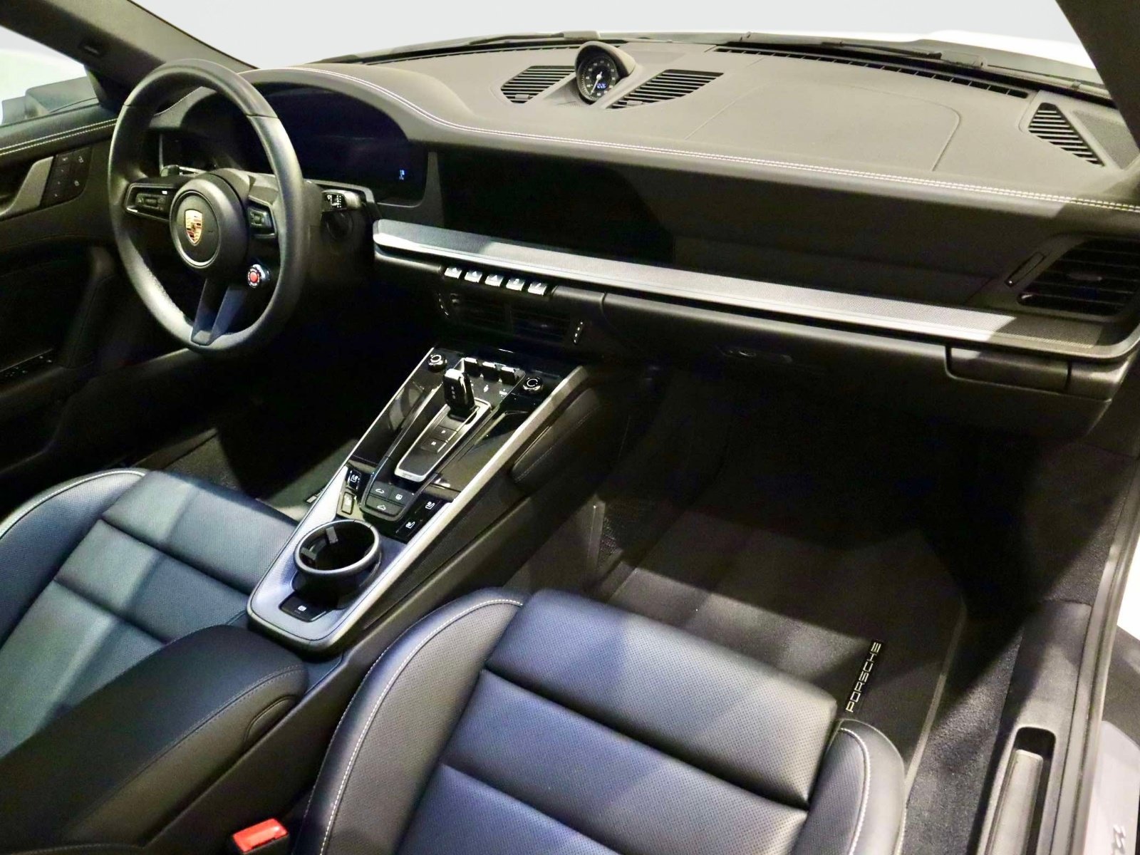 Used 2025 Porsche 911 Carrera RWD image 13