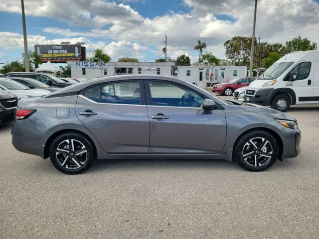 Used 2025 Nissan Sentra SV image 3
