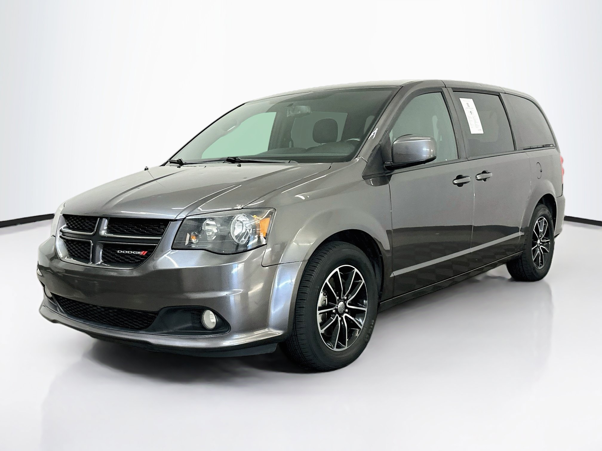Used 2018 Dodge Grand Caravan GT FWD image 3