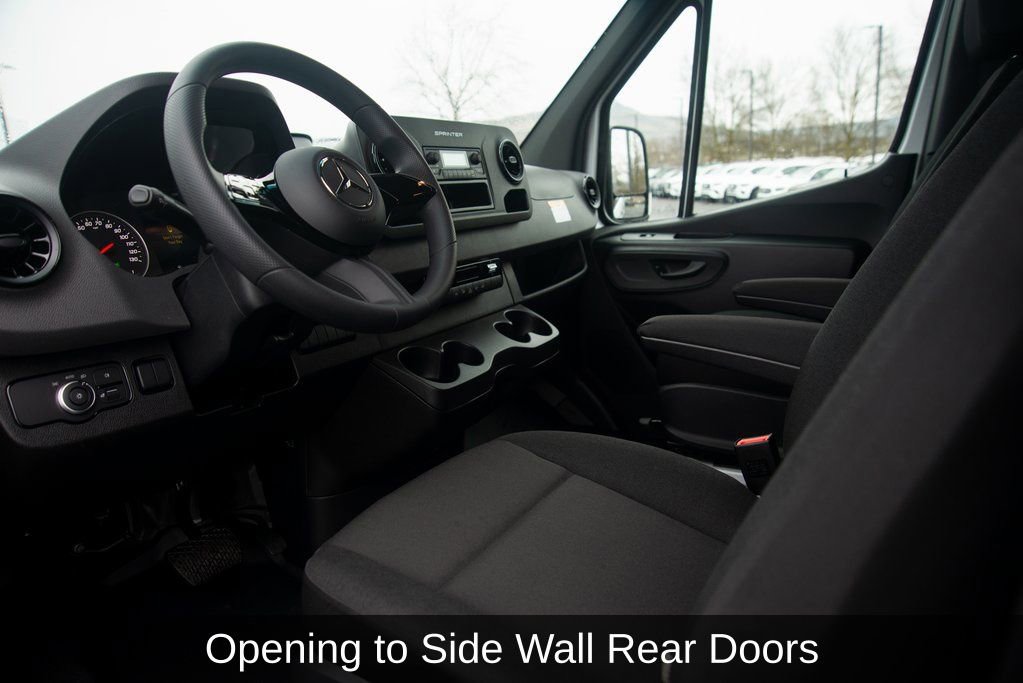 Used 2025 Mercedes-Benz Sprinter 2500 image 39
