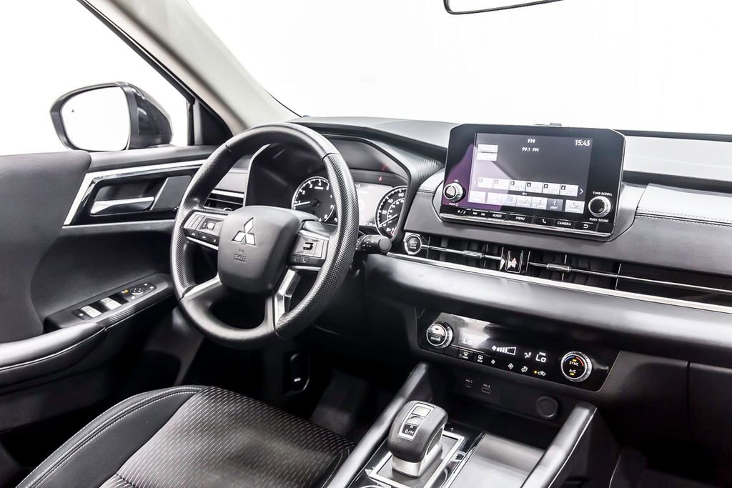 Used 2024 Mitsubishi Outlander ES image 18