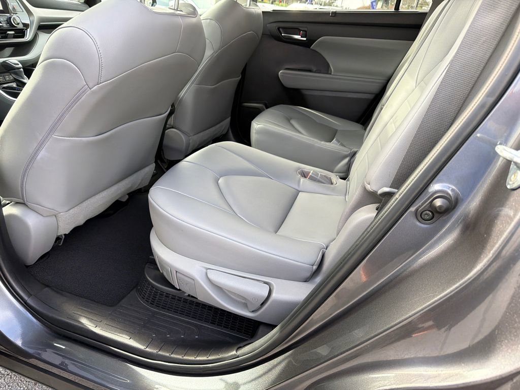 Used 2023 Toyota Highlander XLE image 21