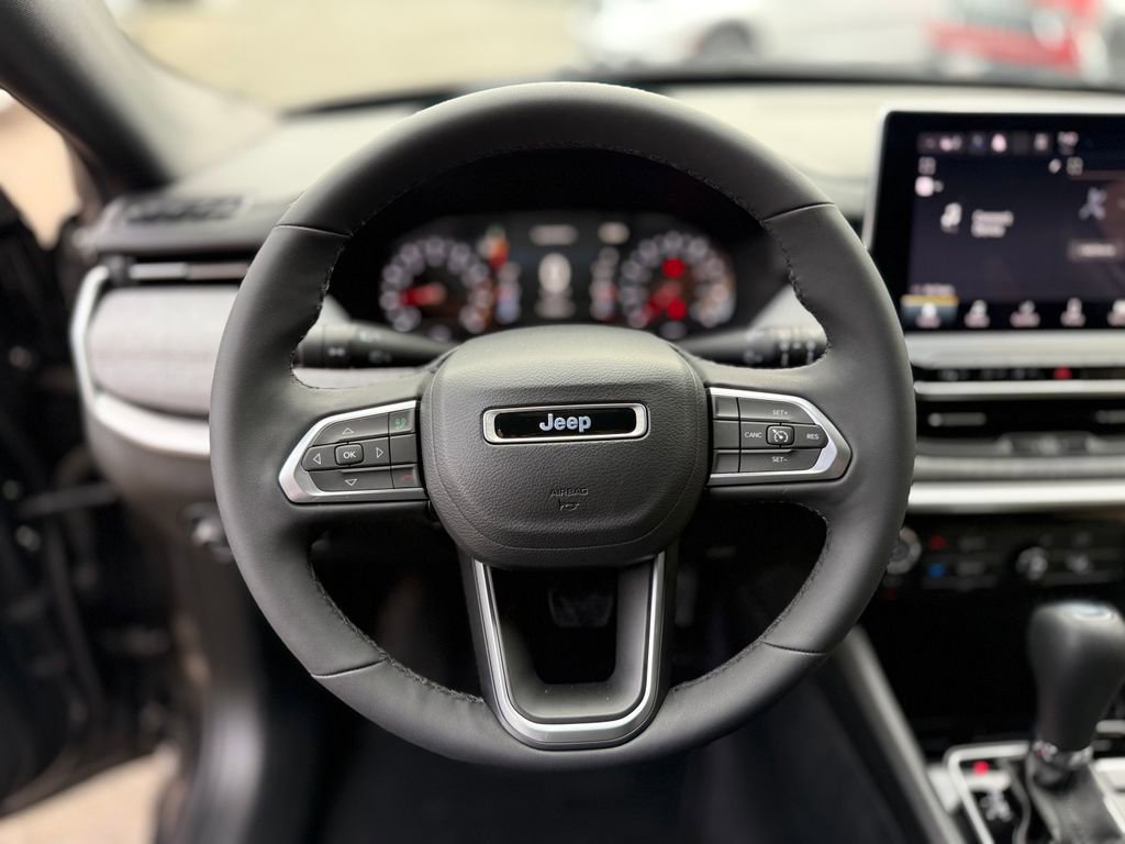 Used 2023 Jeep Compass Latitude image 6