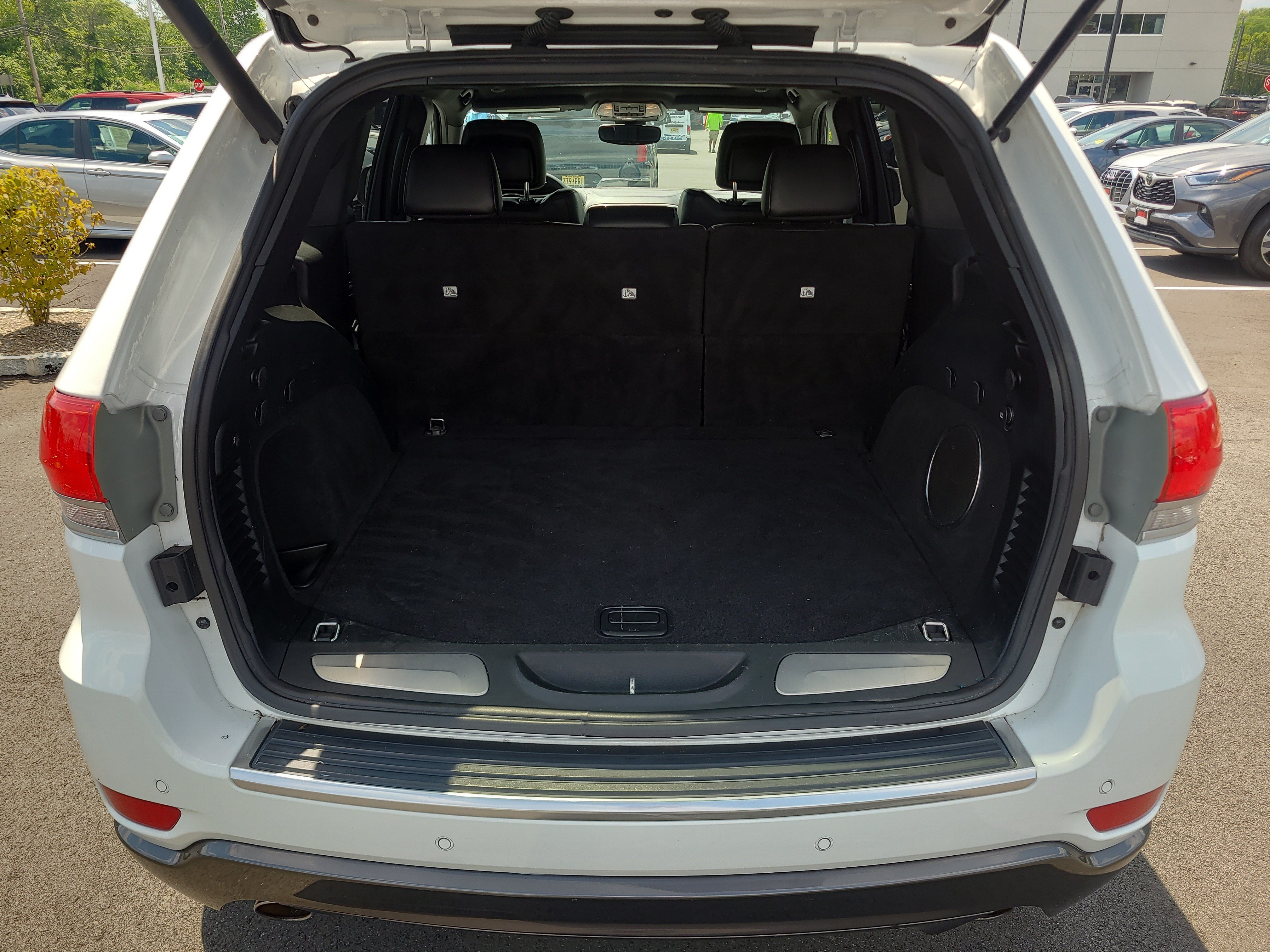 Used 2018 Jeep Grand Cherokee Limited AWD/4WD image 30