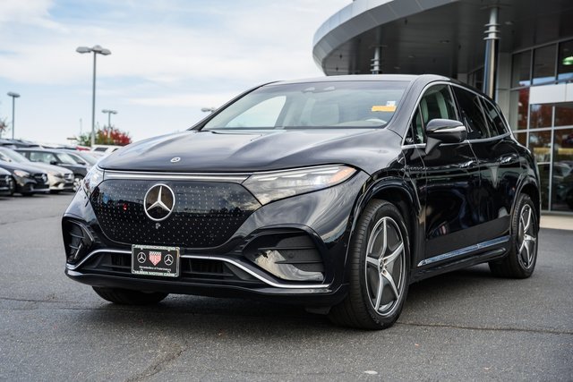 Used 2023 Mercedes-Benz EQS 580 4MATIC SUV image 3