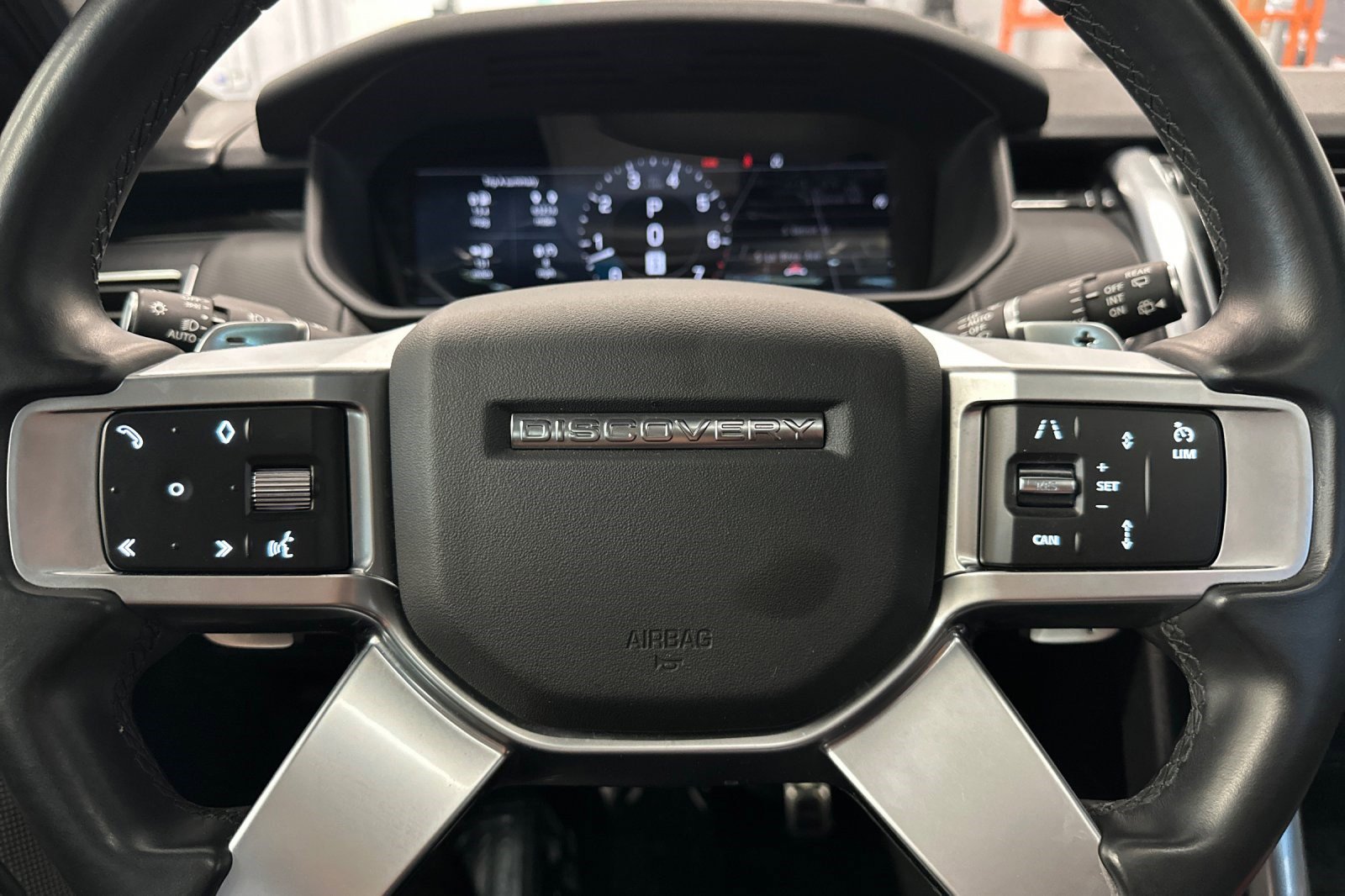 Used 2023 Land Rover Discovery S R-Dynamic image 18