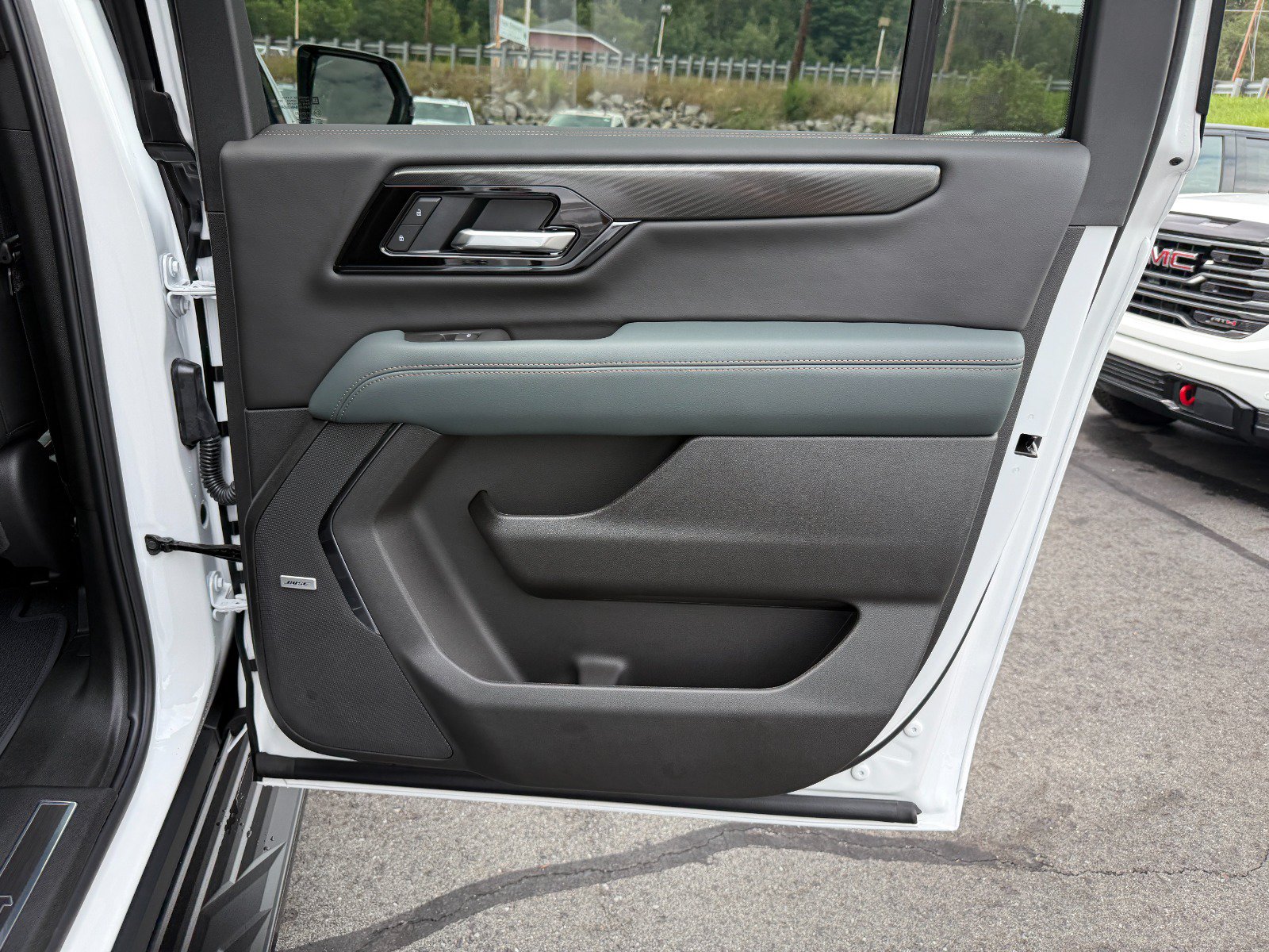 New 2026 GMC Yukon XL AT4 AWD/4WD image 23