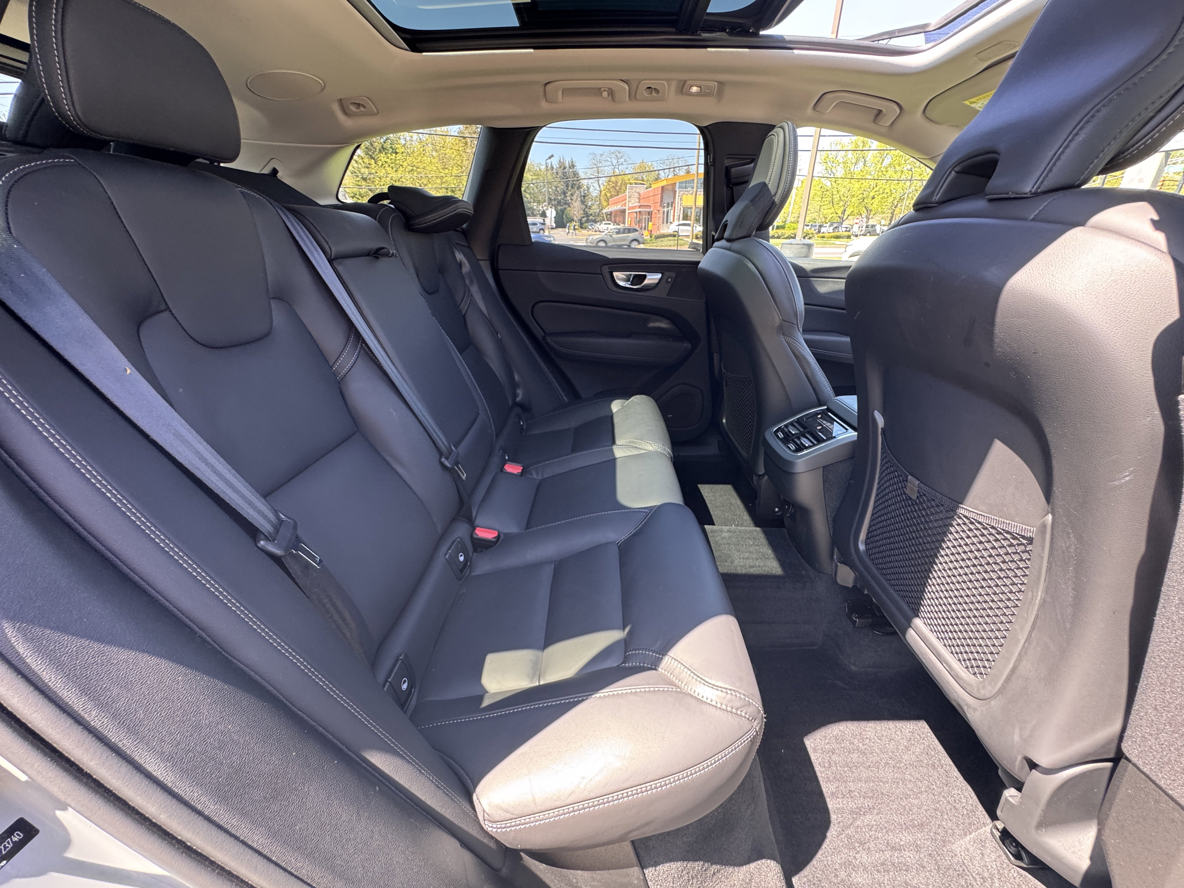 Used 2024 Volvo XC60 B5 Ultimate w/ Protection Package Premier AWD/4WD image 21