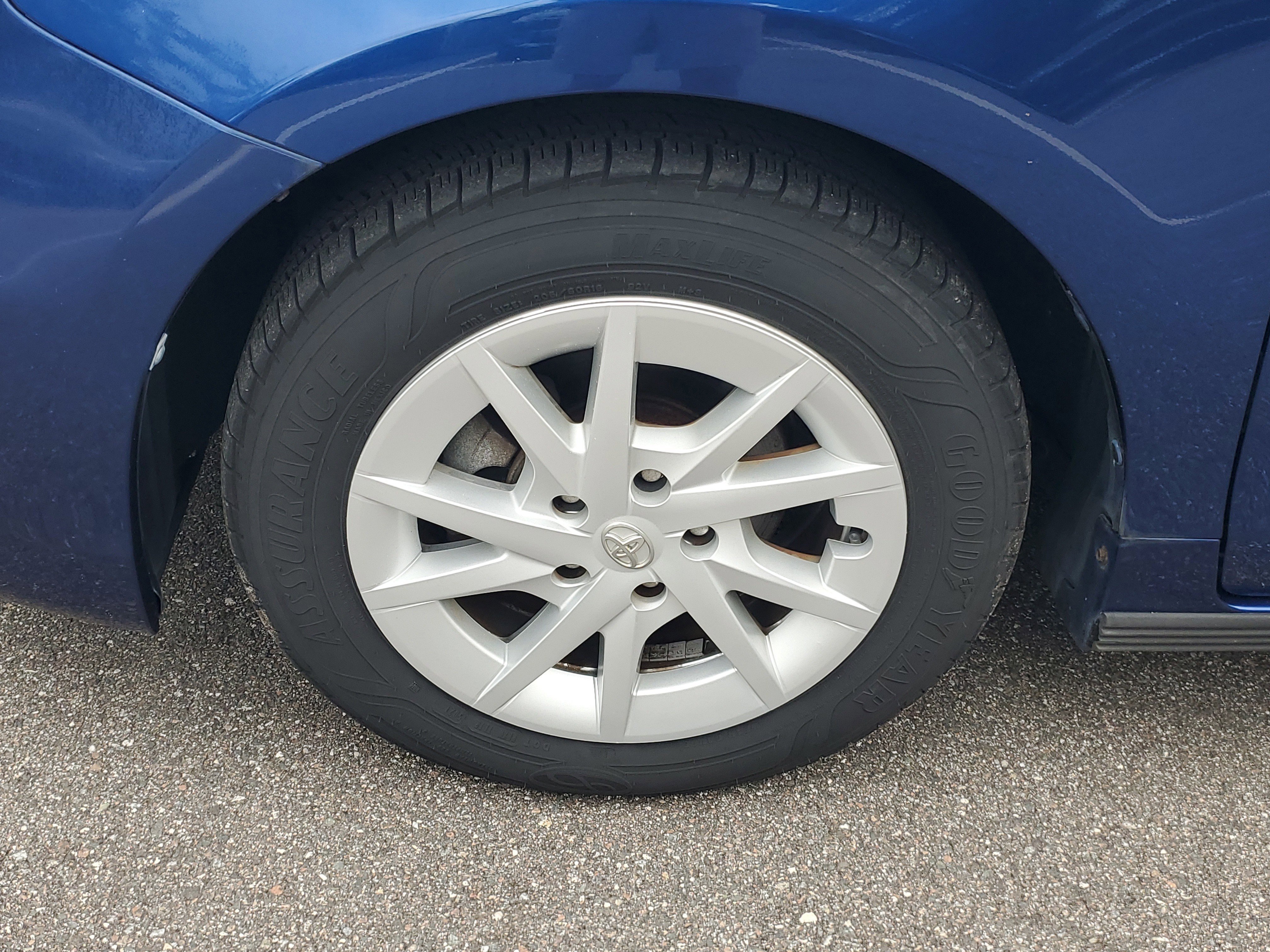 Used 2014 Toyota Prius V Two image 35