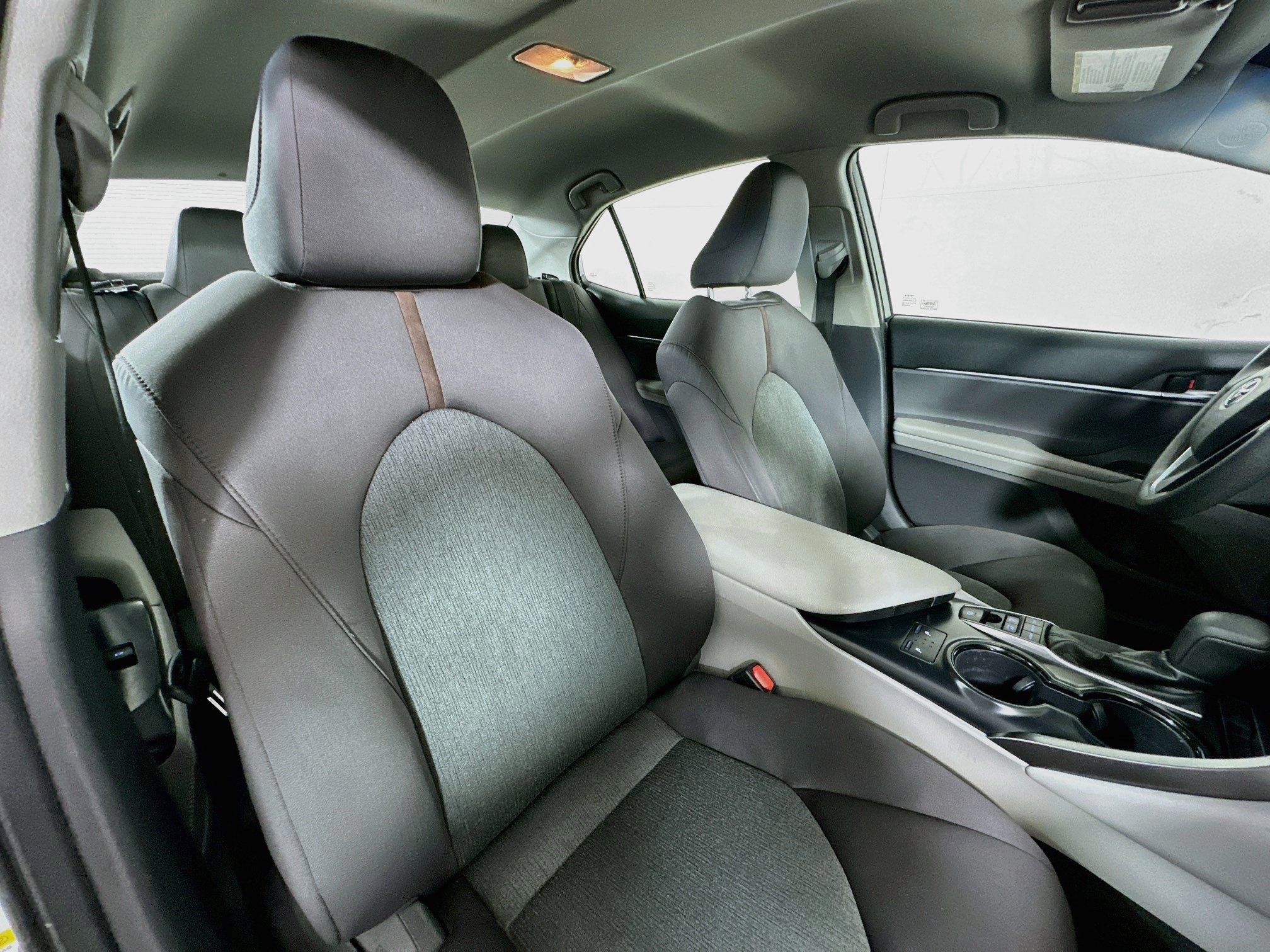 Used 2018 Toyota Camry LE FWD image 26