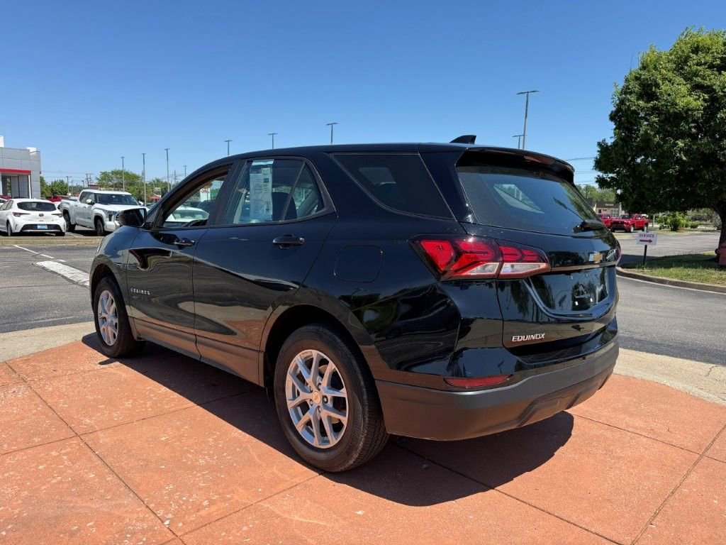 Used 2024 Chevrolet Equinox LS AWD/4WD image 4
