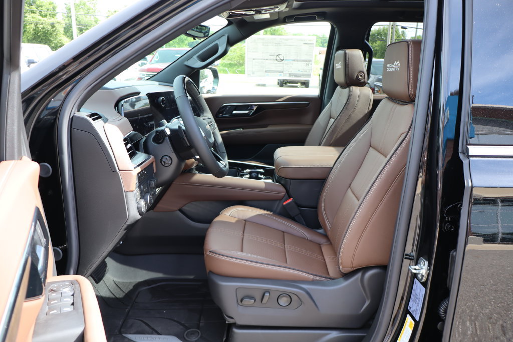 New 2026 Chevrolet Suburban High Country AWD/4WD image 16