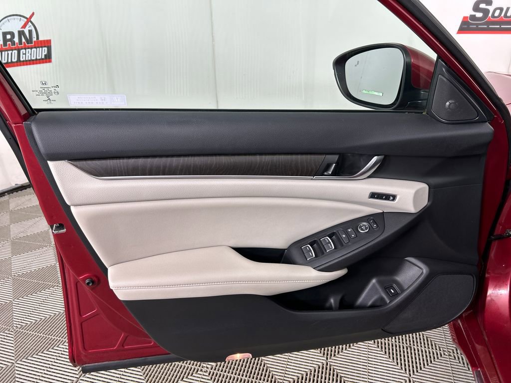 Used 2022 Honda Accord Touring image 9