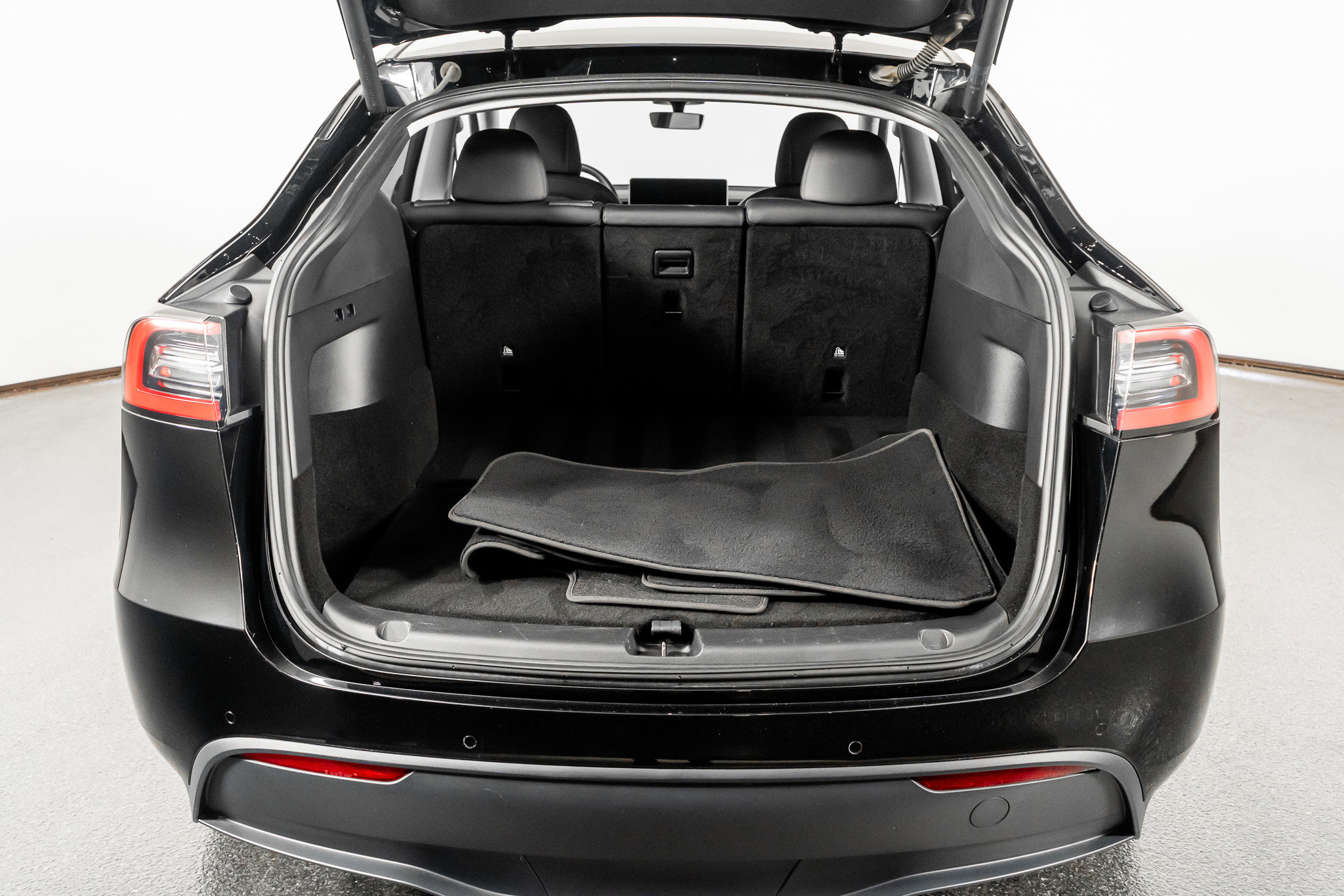 Used 2022 Tesla Model Y Long Range image 48