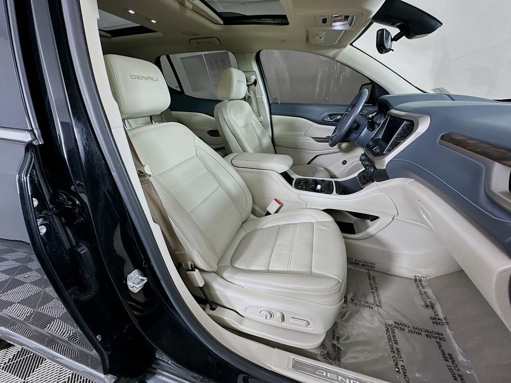 Used 2020 GMC Acadia Denali w/ Technology Package FWD image 40