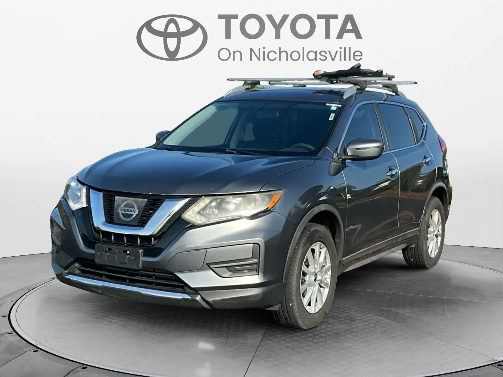 Used 2017 Nissan Rogue SV AWD/4WD image 1