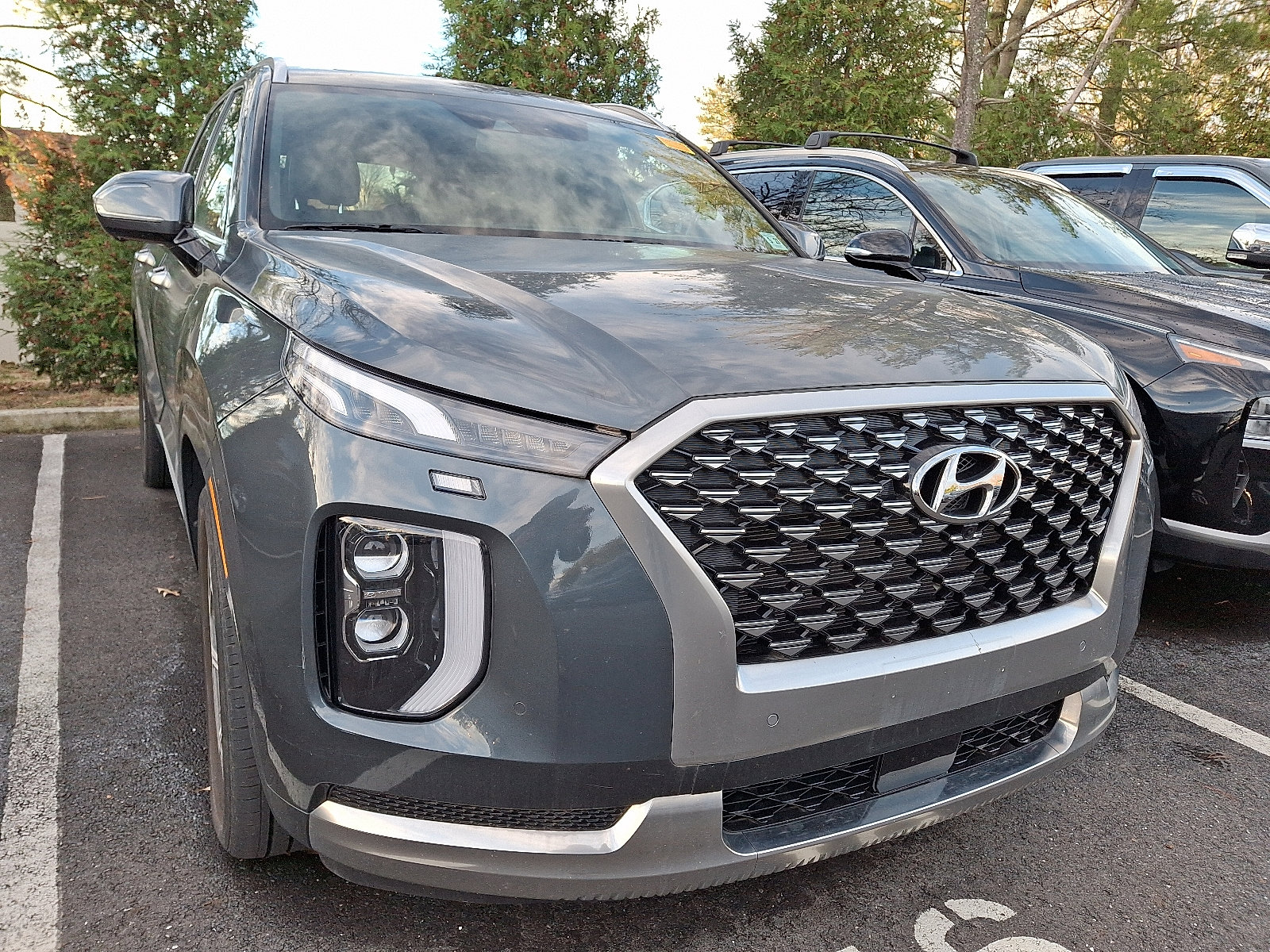 Used 2022 Hyundai Palisade Calligraphy image 2