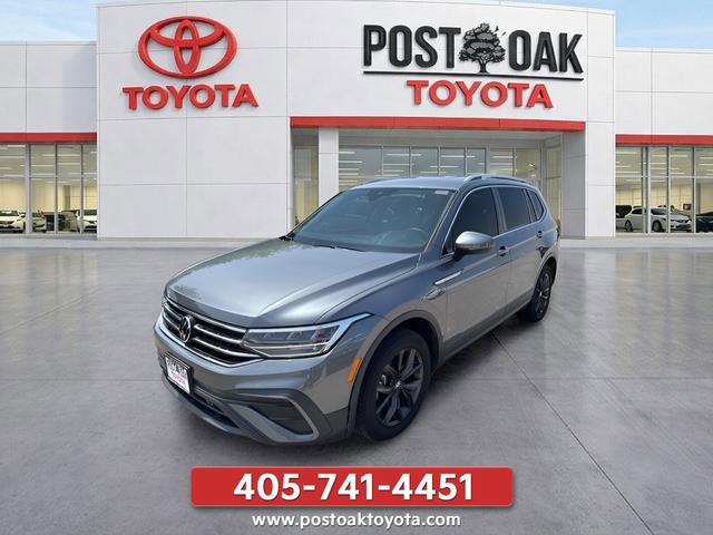 Used 2023 Volkswagen Tiguan SE FWD image 2