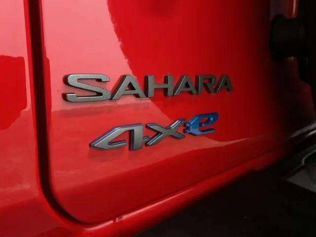 Used 2025 Jeep Wrangler Unlimited Sahara w/ Safety Group image 98