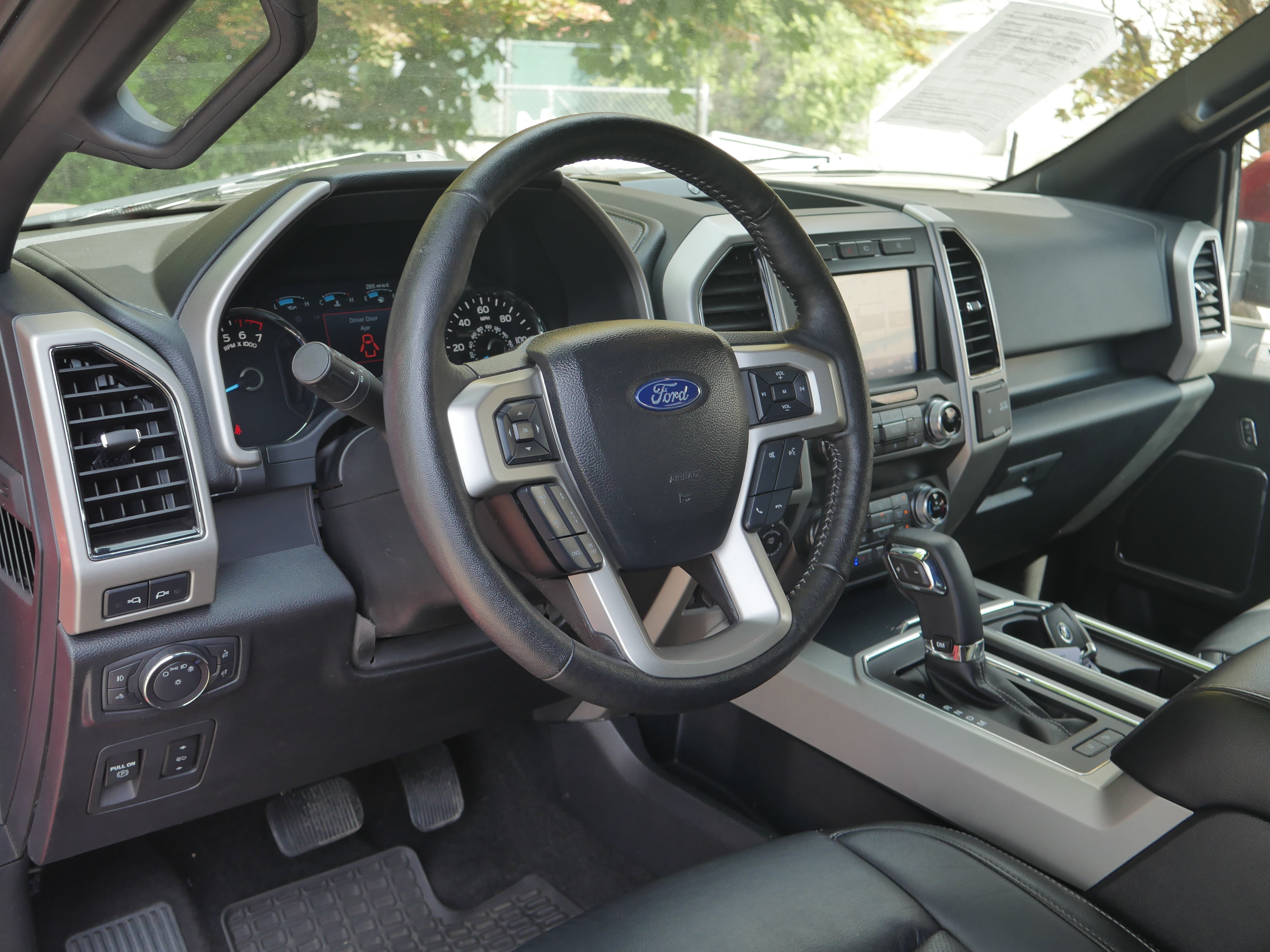 Used 2019 Ford F150 Lariat w/ Equipment Group 502A Luxury AWD/4WD image 4