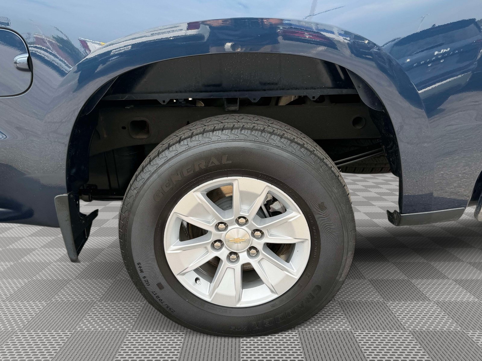 Used 2023 Chevrolet Silverado 1500 LT AWD/4WD image 33