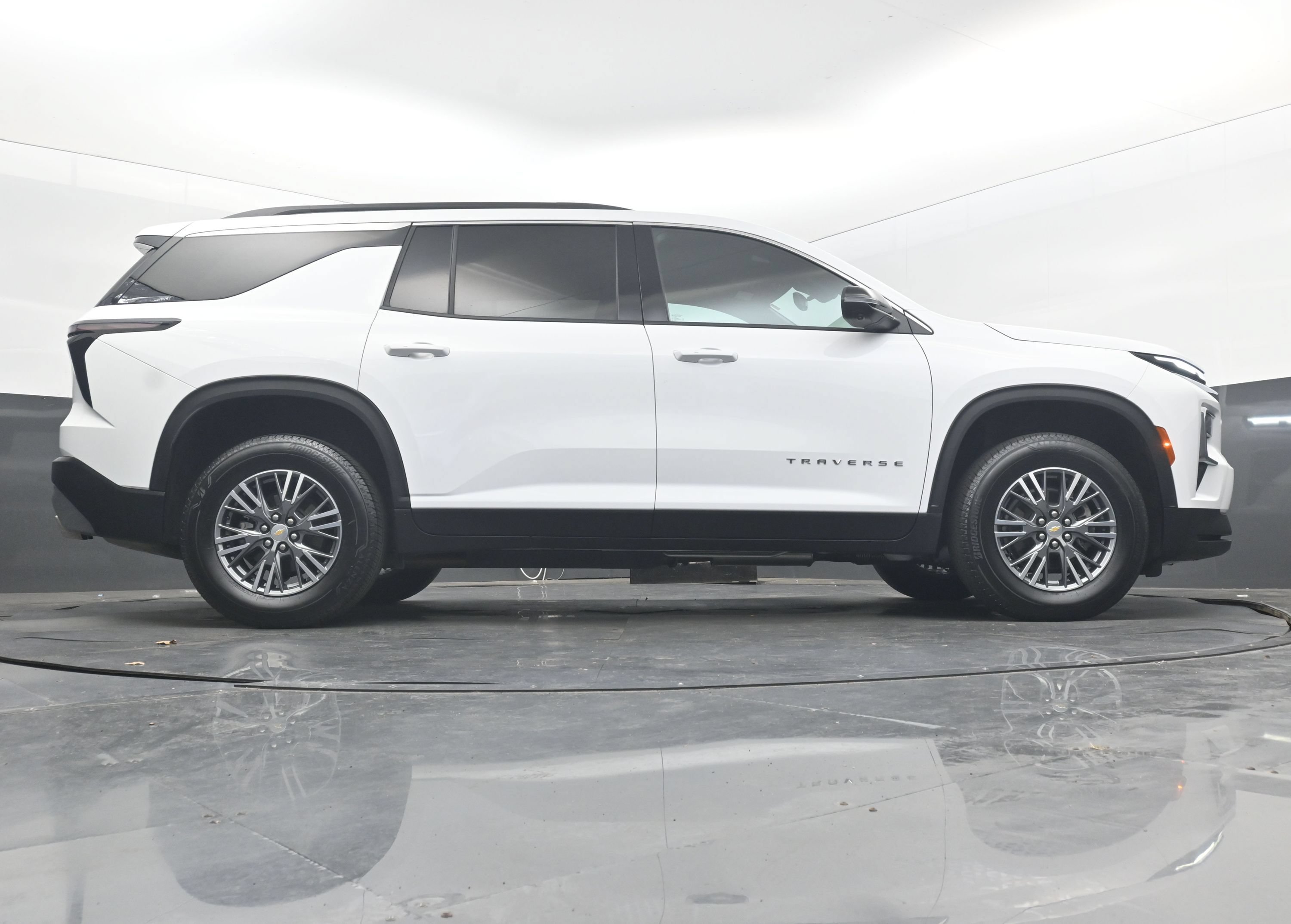 Used 2026 Chevrolet Traverse LT w/ Driver Confidence Package FWD image 30