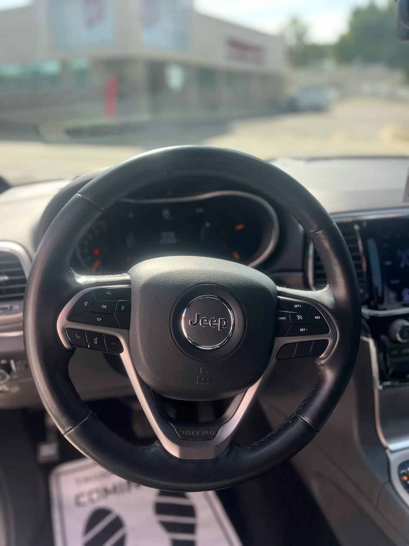 Used 2019 Jeep Grand Cherokee Limited w/ Luxury Group II image 10