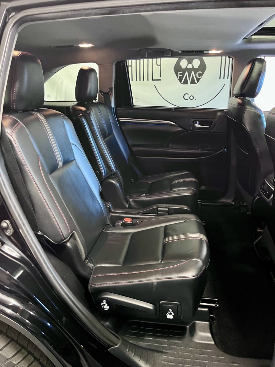 Used 2019 Toyota Highlander SE AWD/4WD image 24