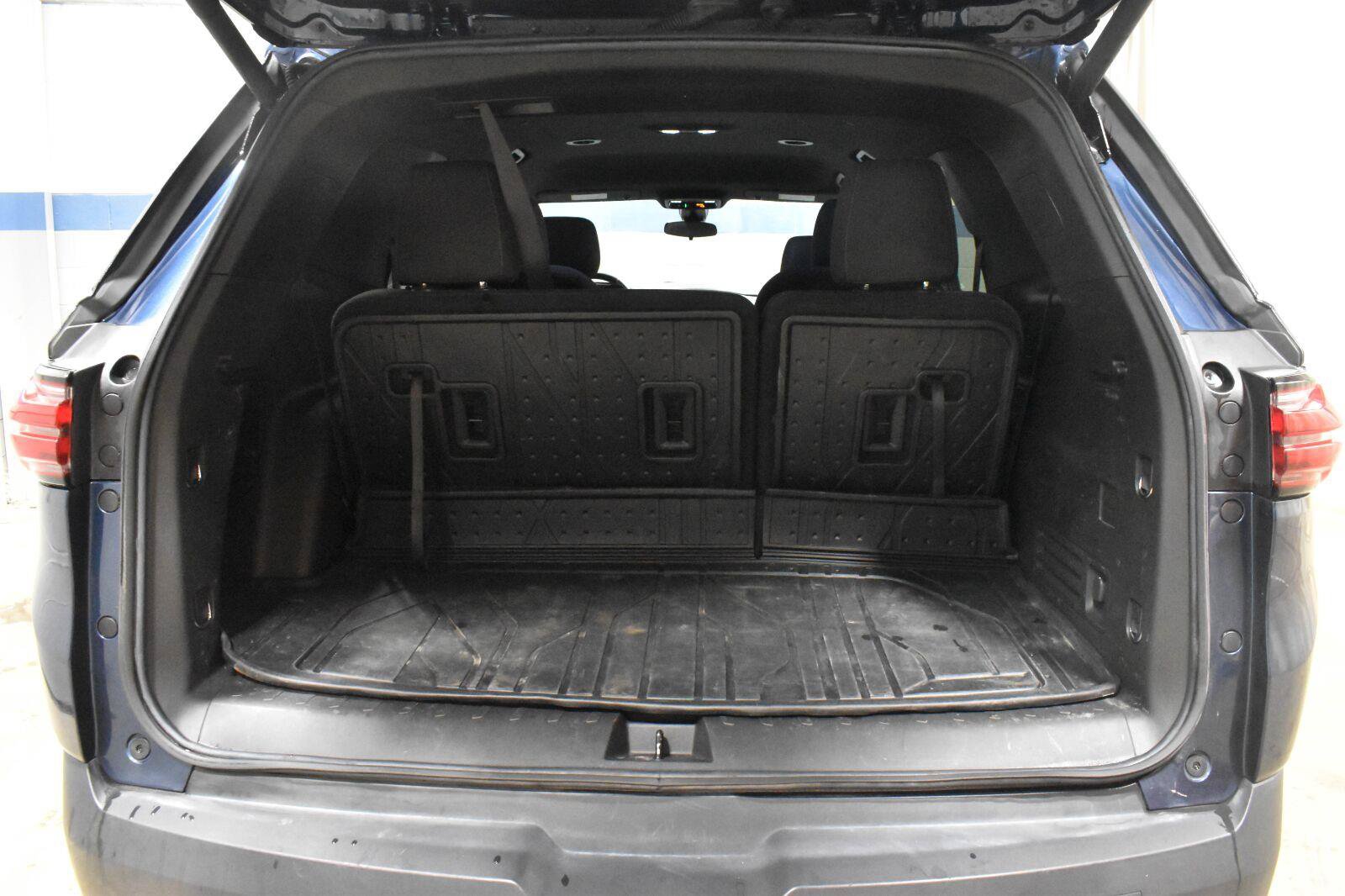 Used 2023 Chevrolet Traverse LT FWD image 27