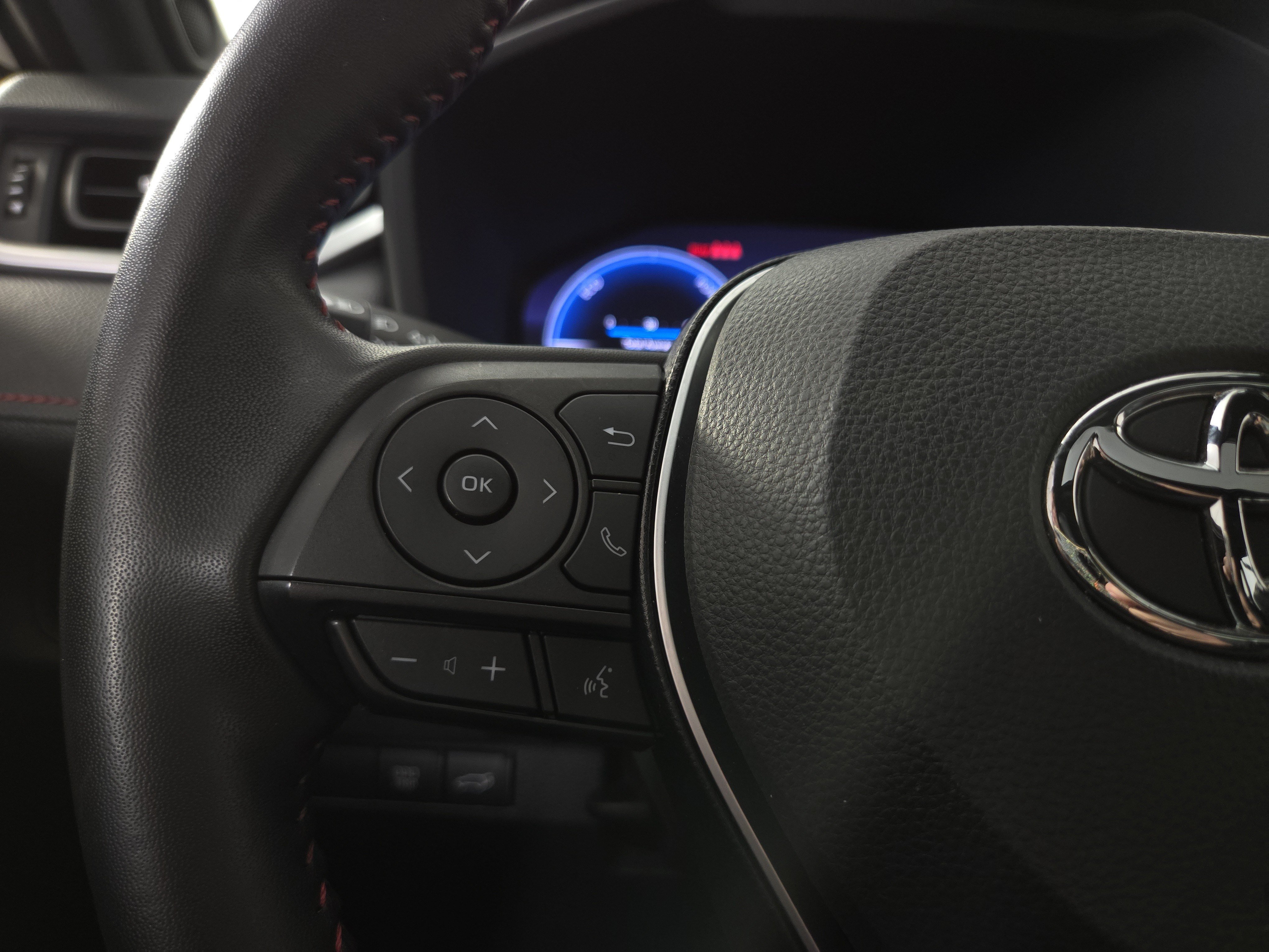 Used 2023 Toyota RAV4 XSE AWD/4WD image 16