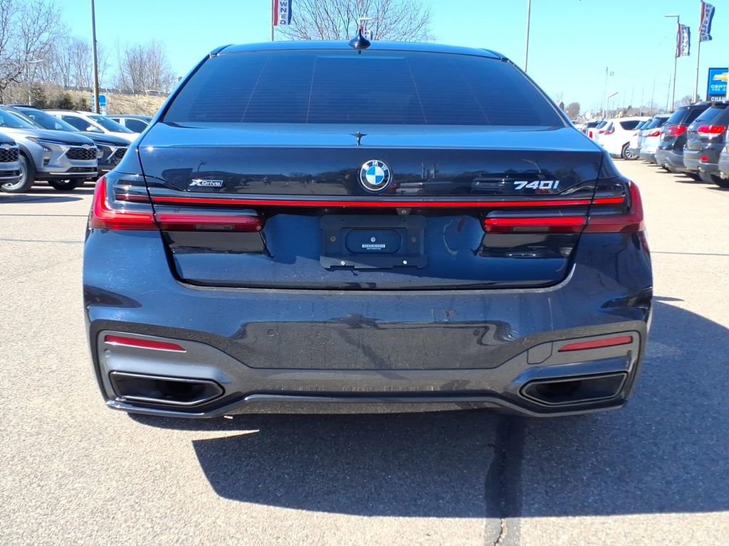 Used 2021 BMW 740i xDrive w/ M Sport Package image 5