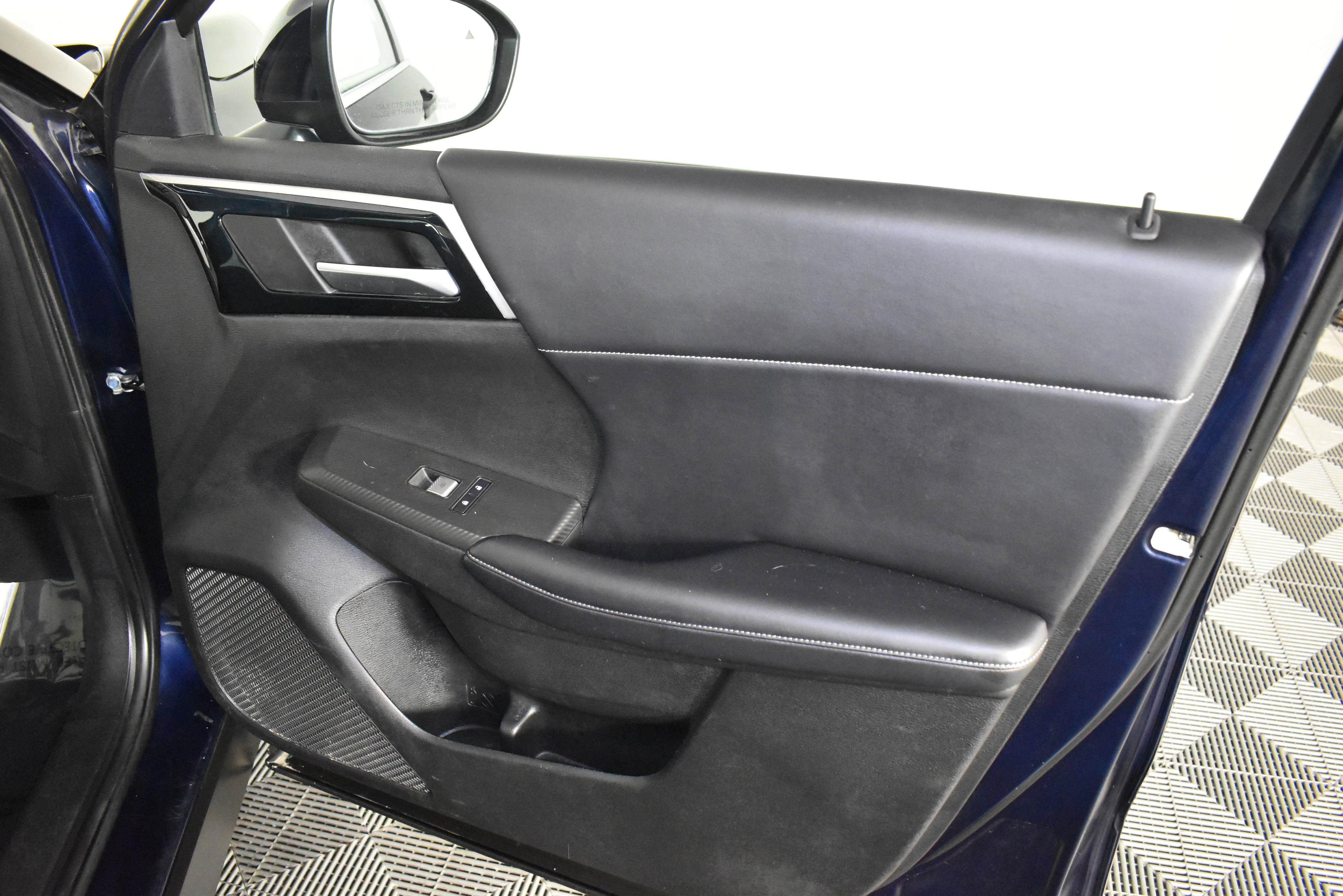 Used 2023 Mitsubishi Outlander SE image 40