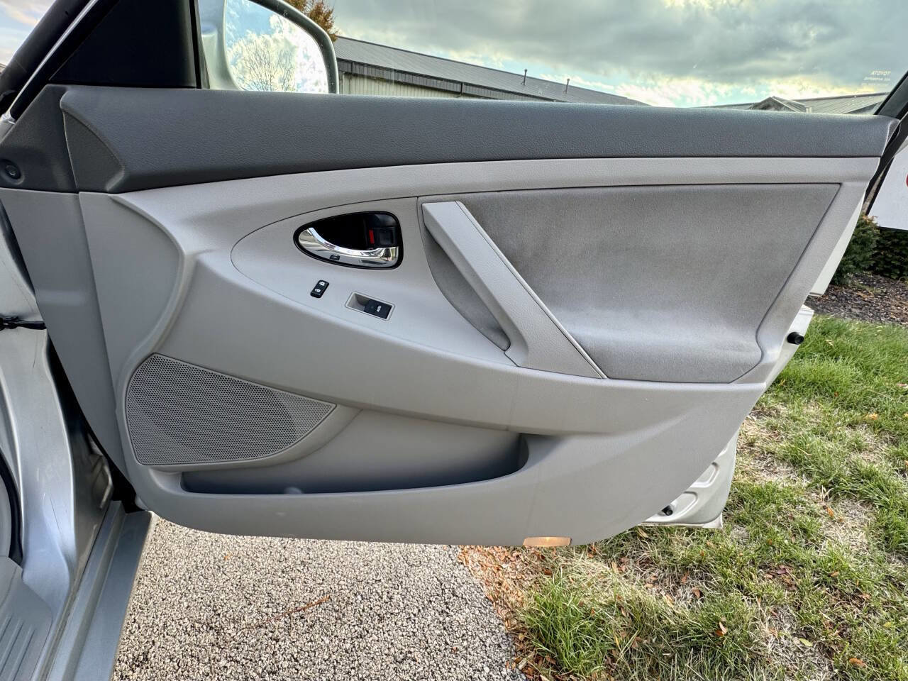 Used 2010 Toyota Camry LE image 26