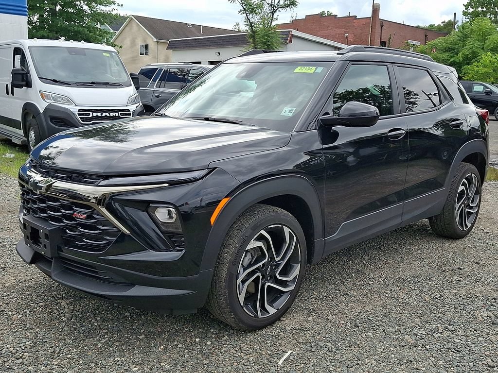 Used 2025 Chevrolet TrailBlazer RS w/ Convenience Package AWD/4WD image 3