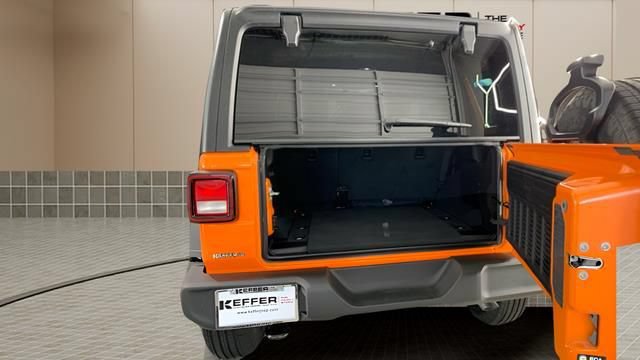 Used 2025 Jeep Wrangler Unlimited Sport AWD/4WD image 14