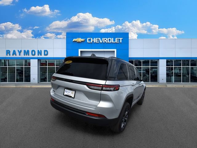 Used 2025 Jeep Grand Cherokee Limited AWD/4WD image 3