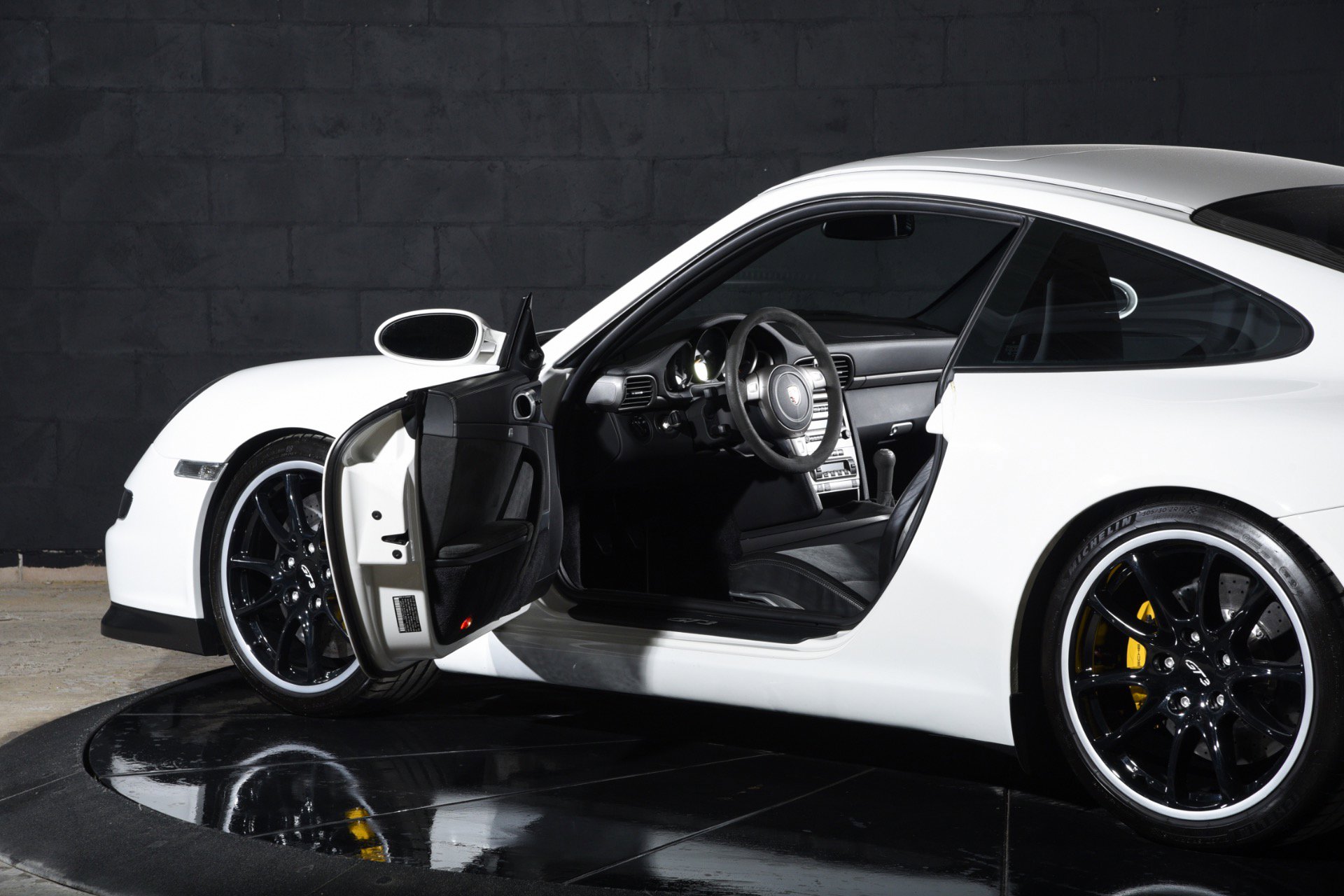 Used 2007 Porsche 911 GT3 RWD image 17